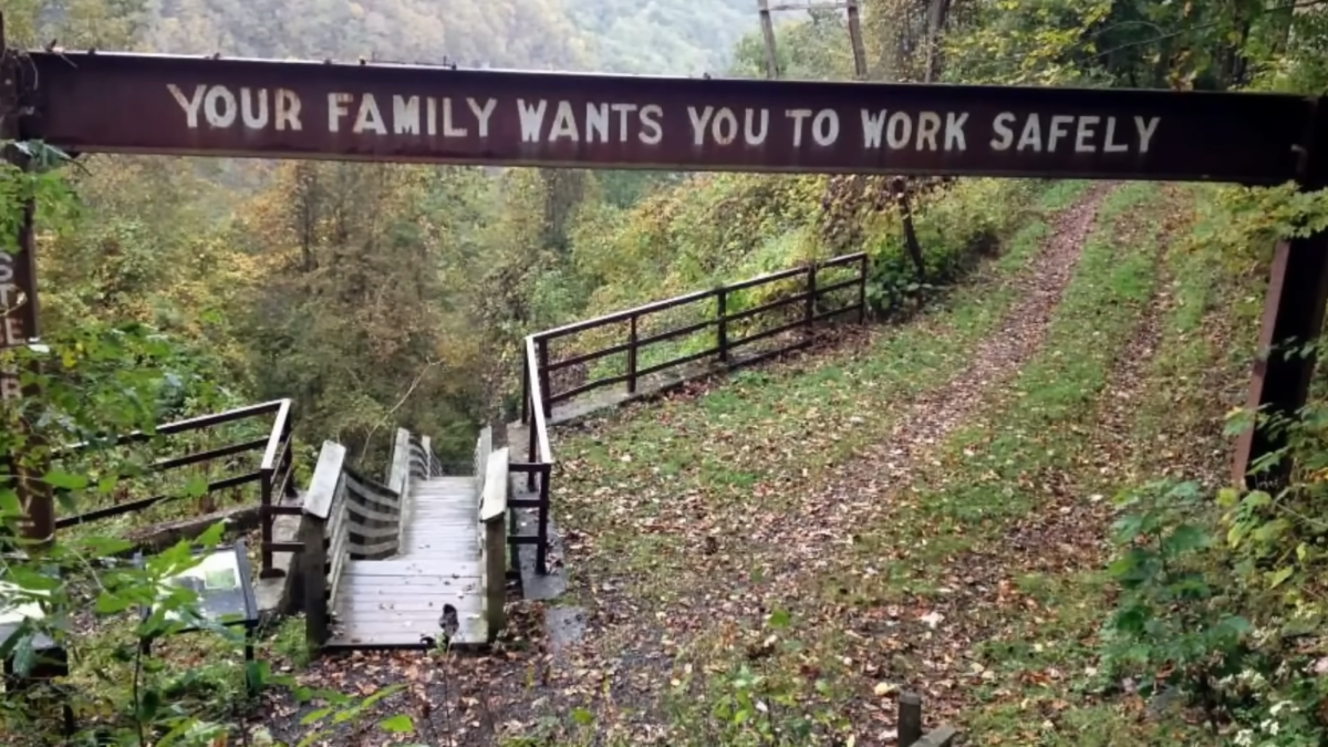 THE TERRIFYING GHOST TOWNS OF DEEP APPALACHIA - DOCUMENTARY REVIEW