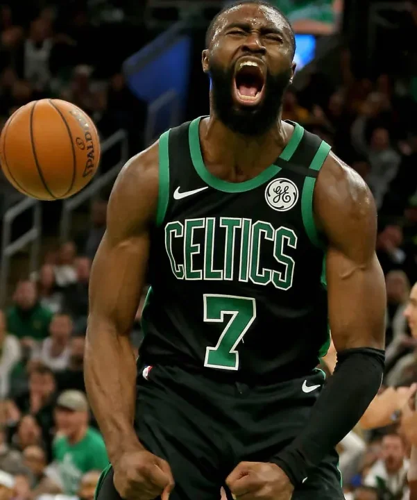 Jaylen Brown with an ecstatic slam